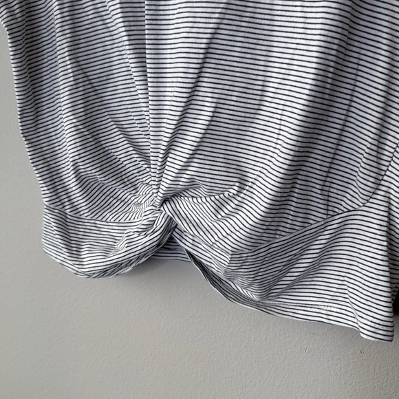 Lush Tamara Cropped Knot Front Knit Top in Black & White Size XXL - Picture 3 of 6